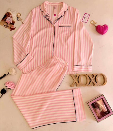 Imagen de Victoria's Secret Pijama Satin Rayas Rosas.